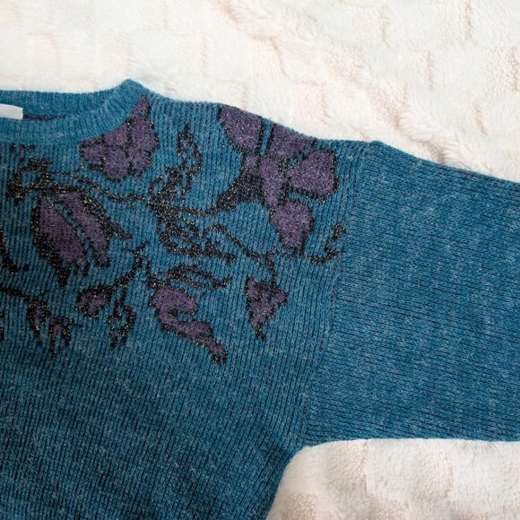 Vintage Made in Canada knit floral sweater with metallic hues - Picture 4 of 12
